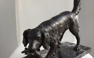 Sculpture of a setter with woodcock - bronze on a marble base - Early 20th century