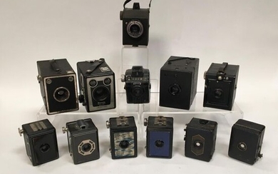 Set of 12 DETECTIVE cameras with plates including 7 miniature...