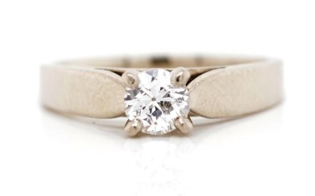 Solitaire diamond and 18ct white gold ring rubbed marks appr...