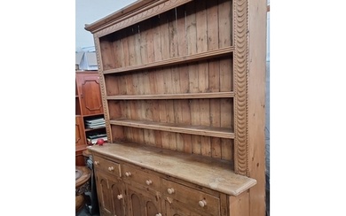 Star lot : A fabulous Large antique pine kitchen dresser / d...