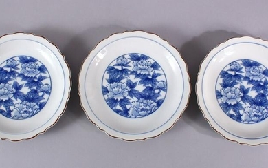 THREE JAPANESE BLUE & WHITE FUKAGAWA PORCELAIN PLATES