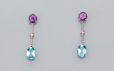 Thin earrings in white gold, 750 MM, each adorned with a round amethyst, a diamond pattern with a blue topaz, length about 2 cm, weight: 2.8gr. rough.