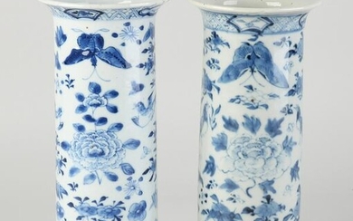 Two Chinese vases, H 20 cm.