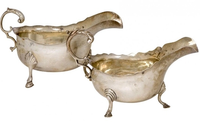 Two silver sauce boats, the larger example Birmingham, c.1911, Williams...