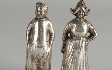 Two silver spreaders, 835/000, in the shape of a male