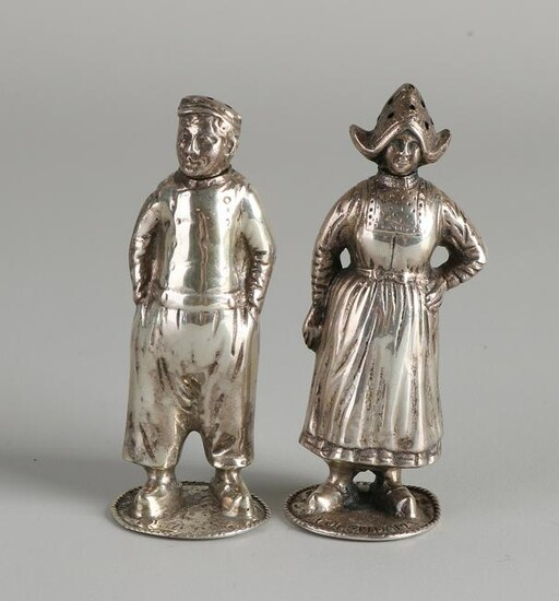 Two silver spreaders, 835/000, in the shape of a male
