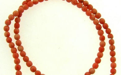 VINTAGE C.1950 CORAL STRAND NECKLACE WITH SCREW ON
