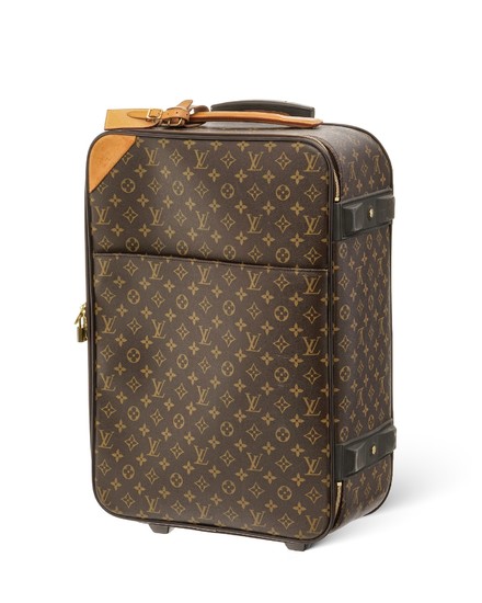 Vuitton, valise à roulettes Pégase 55 en toile enduite Monogram et cuir naturel, cadenas avec 1 clef, 38x55x20 cm