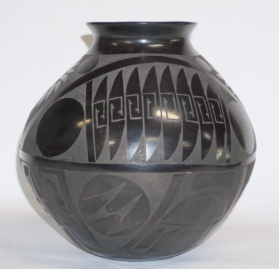 Western Native American Decorated Pottery Vessel