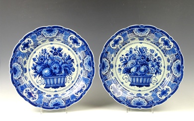 (-), stel Delfts blauw aardewerk schotels met decor...