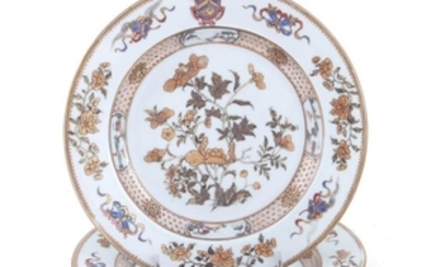 Pair Chinese armorial porcelain plates (2pcs)
