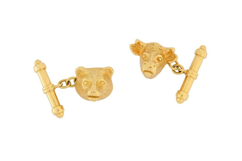 A pair of novelty cufflinks One designed as a...