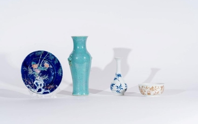 Arte Cinese Three porcelain itemsChina/Japan,18th