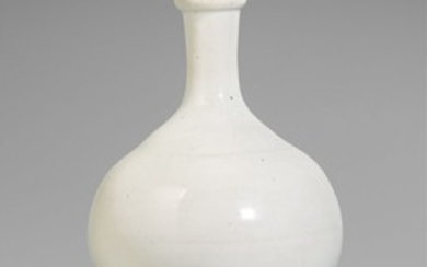 A cream-white glazed bottle vase. Korea. Jose ...