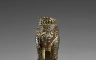 ÉGYPTE, BASSE-ÉPOQUE Tête d'égide en bronze