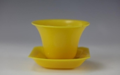 A set of Qing Dynasty imperial Yellow Peking glass cup