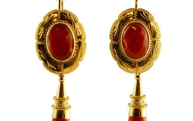 Vintage dangle earrings 18k Yellow Gold and Coral