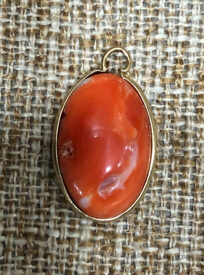 14KT gold pendant with Italian coral 100% natural 3.2 g