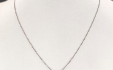 18 karat white gold necklace with pendant