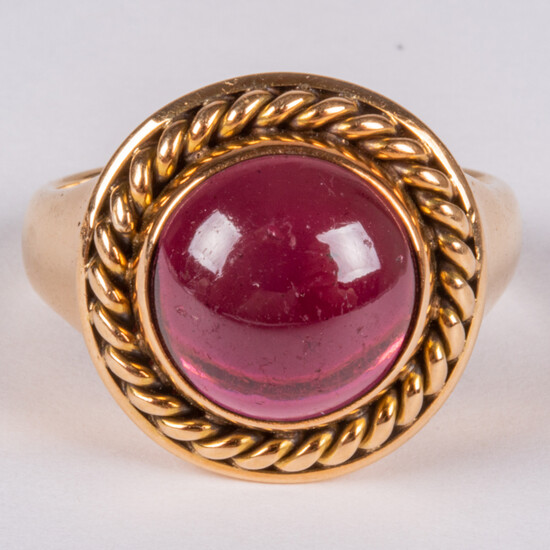 18kt Yellow Gold and Garnet Ring