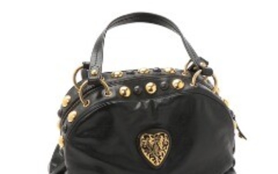 1918/1212 - Gucci: A bag of black leather, leather handles, golden hardware and one large compartment.