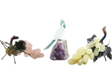 [3] Chinese Jade Two Clusters of Grapes and Exotic Bird Figure Sculpture