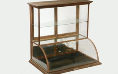 TOWER FORM COUNTERTOP DISPLAY CASE