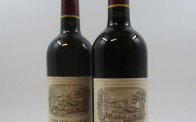 2 bouteilles CARRUADES DE LAFITE 2005 Pauillac (étiquettes griffées)
