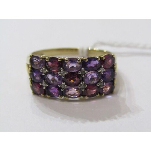 9ct YELLOW GOLD MULTI STONE RING, shades of purple stone wit...