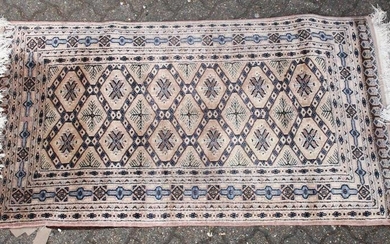 A 20TH CENTURY PERSIAN STYLE RUG, beige ground with