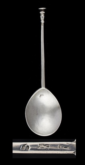 A CHARLES I SILVER SEAL TOP SPOON 16.4m l maker's mark indi...