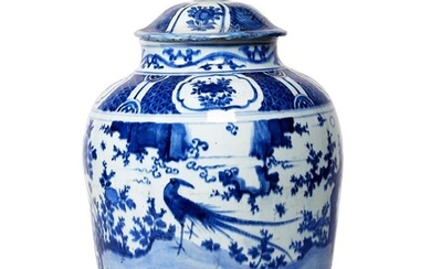 A CHINESE BLUE AND WHITE LARGE OVIFORM VASE AND COVER, WANLI