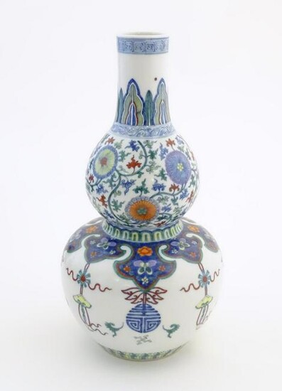 A Chinese double gourd vase with doucai style