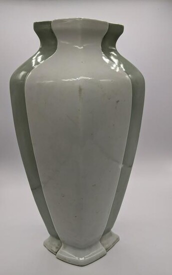 A Chinese green glazed vase, H.30cm