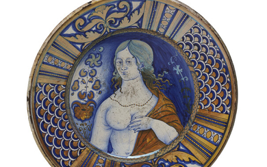 A DERUTA MAIOLICA GOLD LUSTRED ‘BELLA DONNA’ CHARGER CIRCA 1520-50