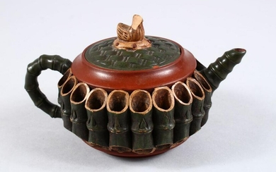 A GOOD 19TH / 20TH CENTURY CHINESE YIXING CLAY TEAPOT