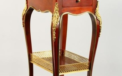 A GOOD FRENCH ORMOLU MOUNTED MAHOGANY AND MARQUETRY