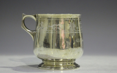 A George V silver christening tankard of tapering cylindrical form with angular handle, on a circula
