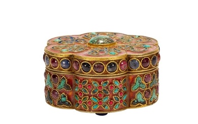A HARDSTONES INLAID SILVER-GILT BOX WITH COVER