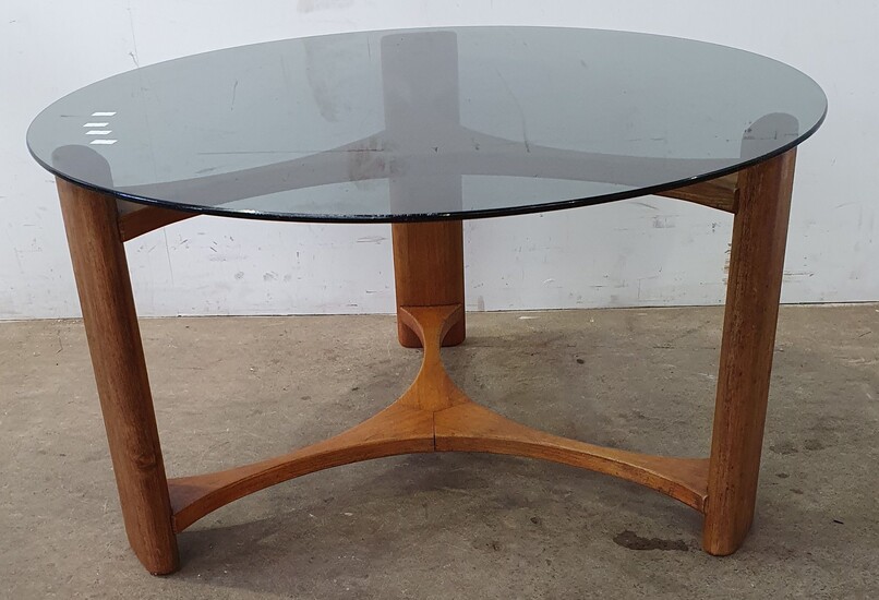 A MID CENTURY ROUND SMOKED GLASS COFFEE TABLE
