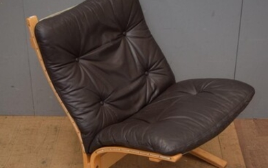 A MID-CENTURY WESTNOFA LEATHER AND PLYWOOD LOW BACK SIESTA LOUNGE CHAIR (A/F TO LEATHER) (81H x 66W x 79D CM) (LEONARD JOEL DELIVERY...