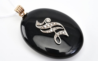 A MOURNING LOCKET WITH APPLIED INITIALLED SEED PEARL DECORATION