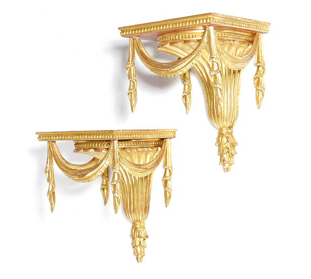 A PAIR OF ITALIAN GILTWOOD WALL BRACKETS IN NEO-CLASSICAL STYLE