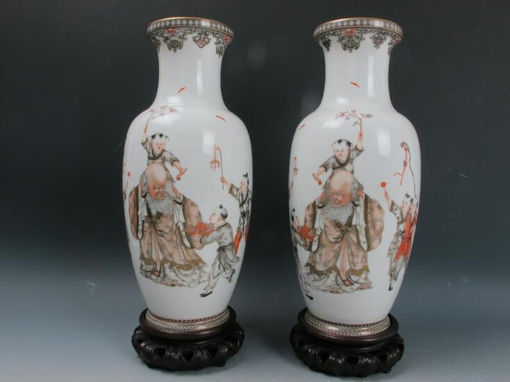 A Pair of Chinese Famille Rose Porcelain Vase 20th