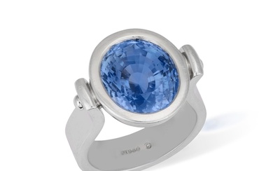 A SAPPHIRE DRESS RING The oval-shaped sapphire weighing app...