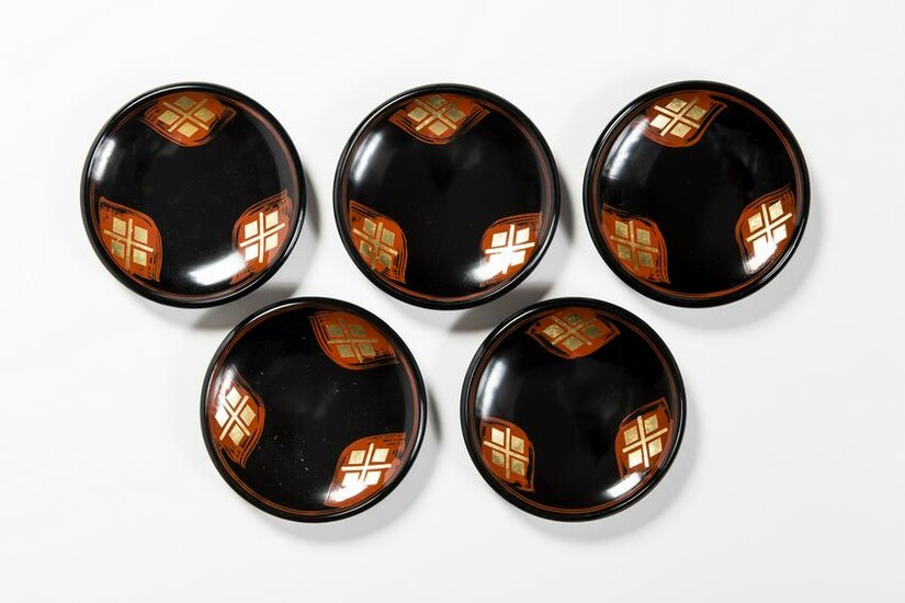 A SET OF FIVE LACQUERED DISHES, TAISHO/SHOWA