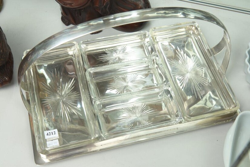 A VINTAGE SILVER PLATE HORS D'OEUVRES TRAY, 42 X 27CM, LEONARD JOEL LOCAL DELIVERY SIZE: SMALL