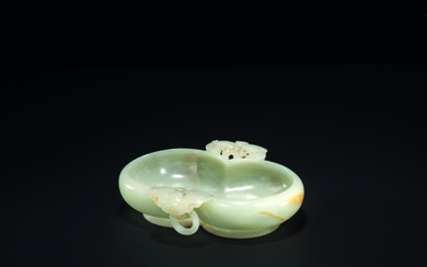 A WHITE AND RUSSET JADE DOUBLE GOURD-FORM 'TWIN BATS' WASHER