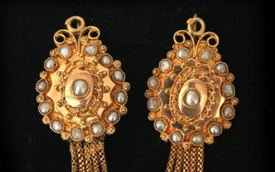 A pair of 18 karat gold pearl earrings. Featuring natural pearls, granulé work and tassels. Provenance: The Netherlands, 1814-1865. Gross weight: 6.7 g.