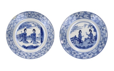 A pair of blue and white porcelain saucers, decorated with long Elizas in a garden. Marked with 6-character Chenghua mark. China, Kangxi. Diam. 16 cm.